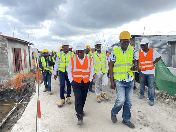 貝寧總統(tǒng)代表團一行蒞臨集團公司承建的 貝寧科托努Qb市政項目視察工作